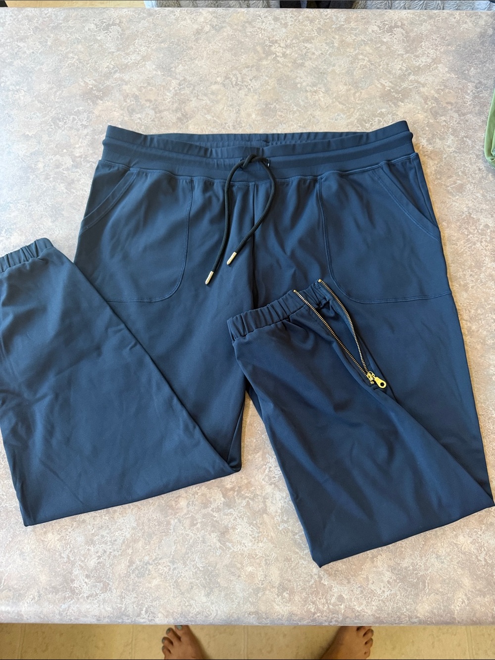 ZYIA Woment Navy Blue Capri Jogger Pants